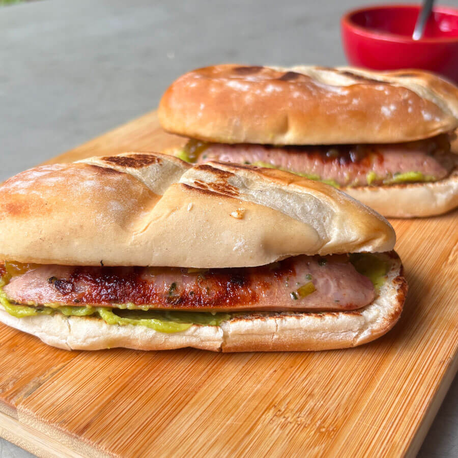 Mini choripán con Chorizo Santarrosano Fazán y chimichurri