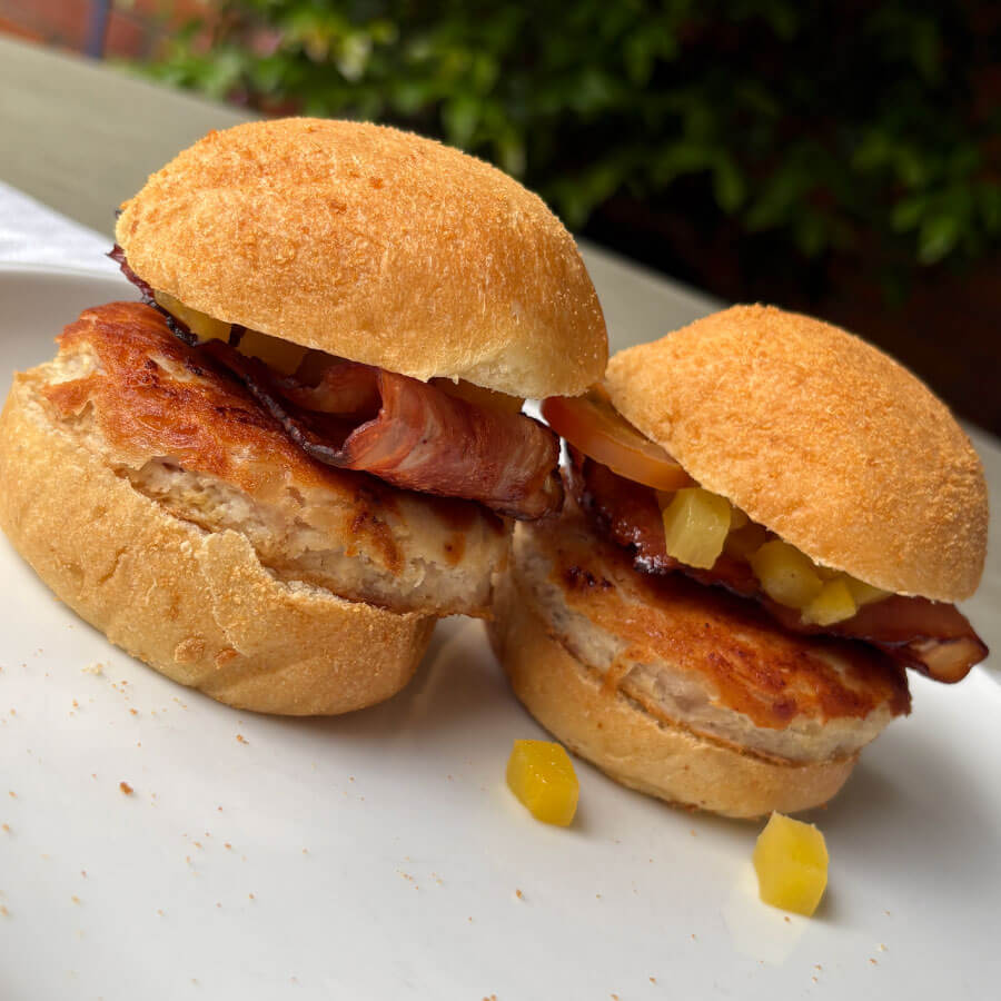 Mini hamburguesas de pollo Fazán con piña caramelizada